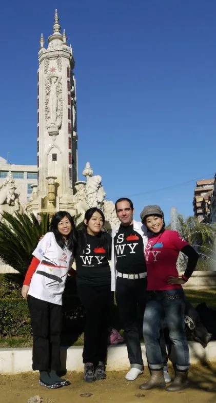 Pinto (SWY 20) con Ayako, Nao-chan y Yuriko en Alicante, 2011